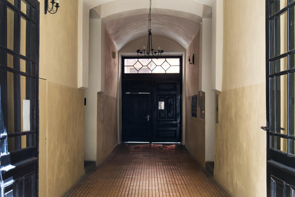 Live Like Locals: Market Square X Jewish District Krakow Room photo