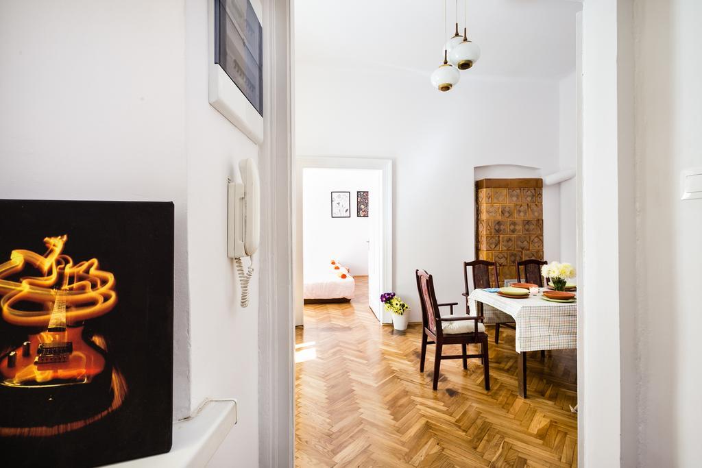 Live Like Locals: Market Square X Jewish District Krakow Exterior photo